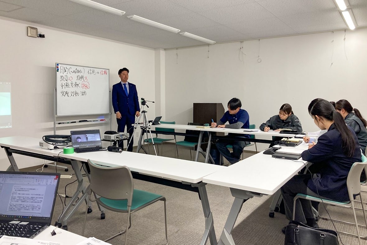 4月18日に「新入社員研修」「若手社員研修」を行いました
