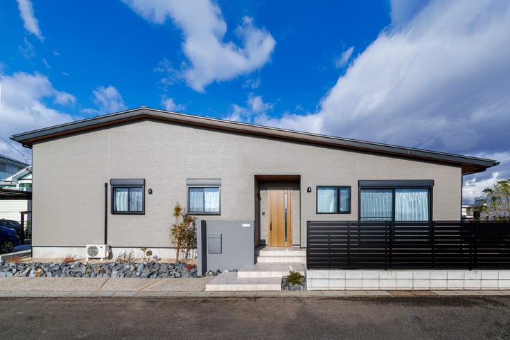 家族が心地よく暮らす、上質デザインの平屋の住まい