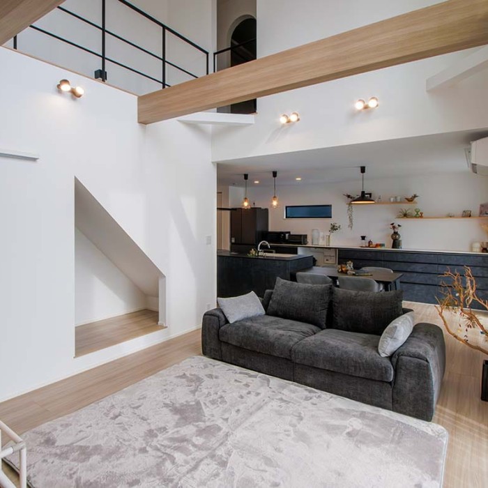 広さと心地よさを両立した、吹き抜けのある住まい