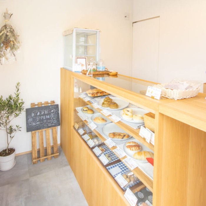 【トレーラーハウス店舗】厨房と販売スペースを兼ね備えたパン屋さん